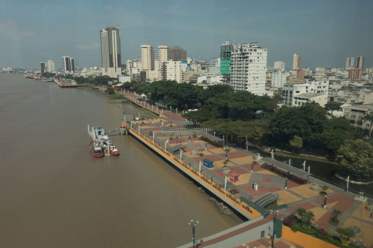 La grande ville portuaire de Guayaquil en Equateur - Arrivée en Équateur – Guayaquil - Le vol des raies mantas avec Diving Experience